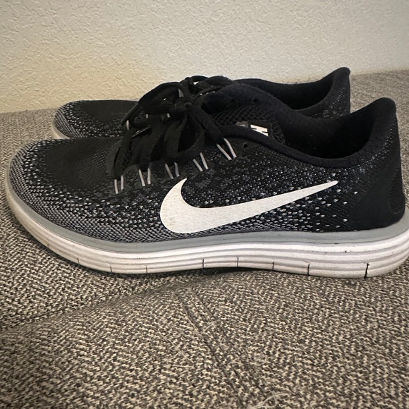 Nike Free Rn Distance Tennis Shoes - Picture 1 of 4